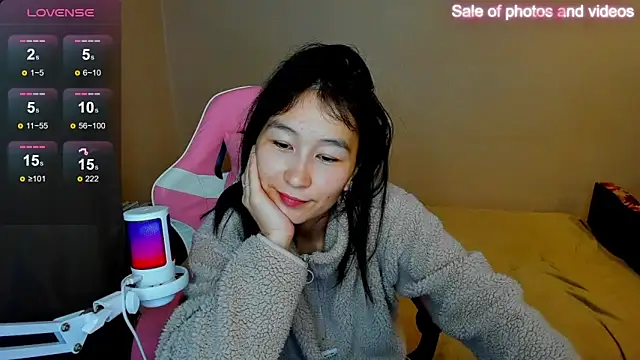 SaraXray online show from 8, 9, 2025