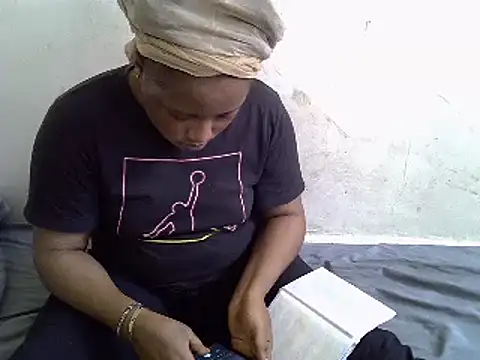 Crystal  Gee online show from 30, 1, 2025