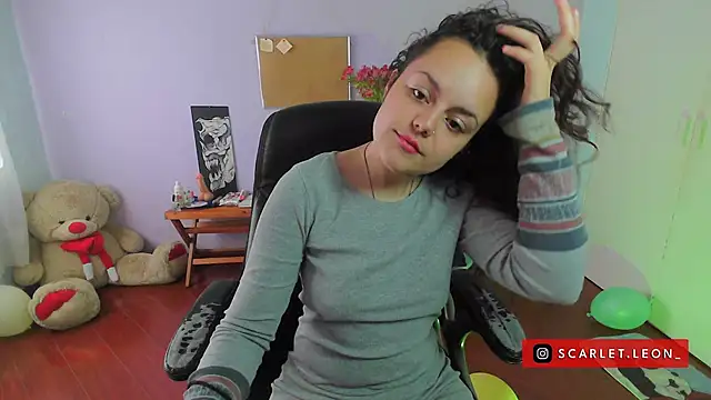 Scarletleon77 online show from 4, 12, 2024