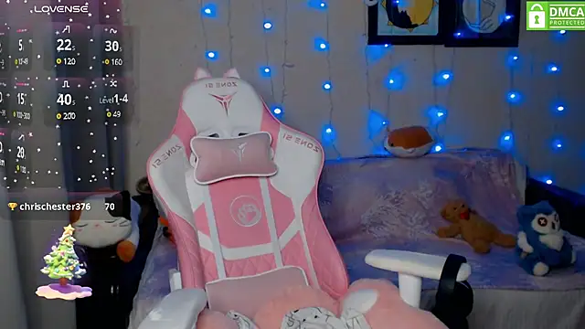 Snapshot of LeahGottty chatting on 19, 12, 2024 LeahGottty online show from 19, 12, 2024