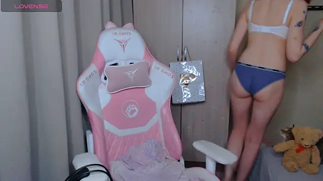 Snapshot of LeahGottty chatting on 9, 10, 2025 LeahGottty online show from 9, 10, 2025