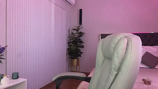 XtraHotX online show from 6, 2, 2025