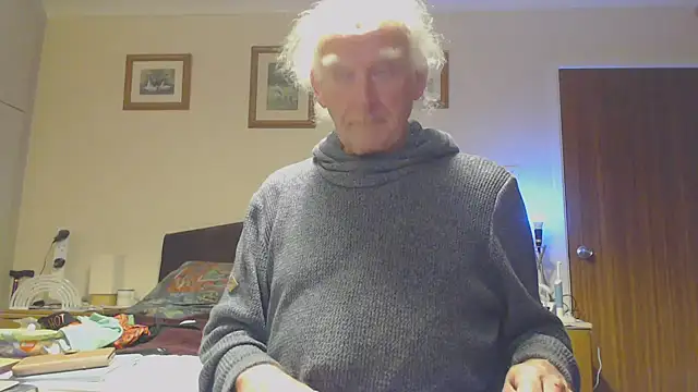 Snapshot of WaverlyKernow chatting on 12, 12, 2024 WaverlyKernow online show from 12, 12, 2024
