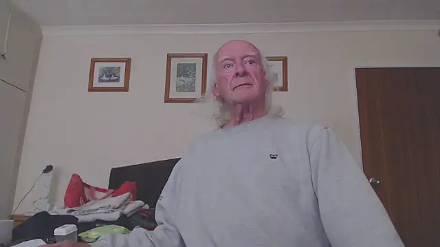 Snapshot of WaverlyKernow chatting on 4, 10, 2025 WaverlyKernow online show from 4, 10, 2025