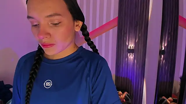 Snapshot of _shantal_smith chatting on 6, 5, 2026 shantal smith online show from 6, 5, 2026