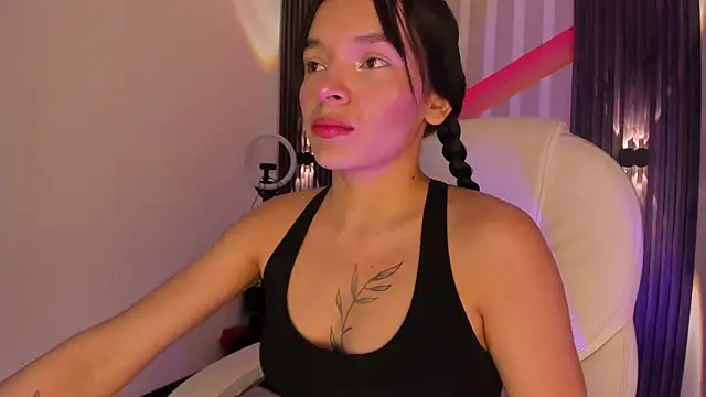 Snapshot of _shantal_smith chatting on 3, 6, 2026 shantal smith online show from 3, 6, 2026