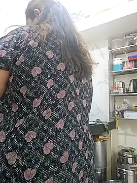 Snapshot of Ravina_patil1 chatting on 5, 2, 2025 Ravina patil1 online show from 5, 2, 2025