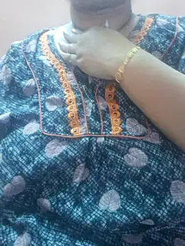 Snapshot of Ravina_patil1 chatting on 5, 3, 2025 Ravina patil1 online show from 5, 3, 2025