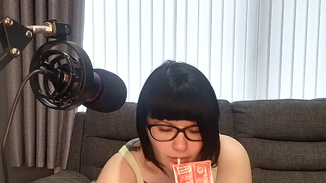 Snapshot of SquirtingIrishShannon chatting on 3, 2, 2025 SquirtingIrishShannon online show from 3, 2, 2025