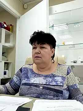 Snapshot of FantasyMichelle chatting on 2, 3, 2025 FantasyMichelle online show from 2, 3, 2025