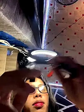 whiteladyboy online show from 5, 12, 2025