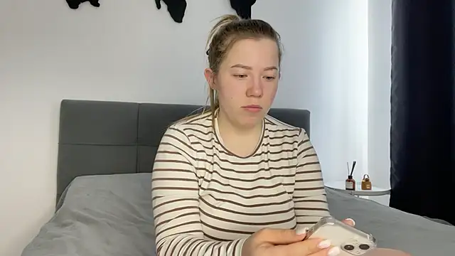 Embersweetbunny online show from 21, 2, 2025