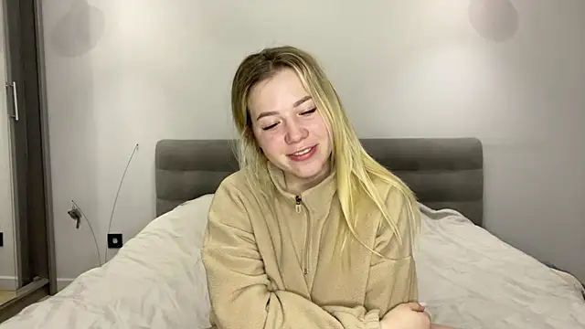 Embersweetbunny online show from 1, 12, 2025