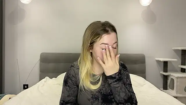 Embersweetbunny online show from 6, 1, 2026