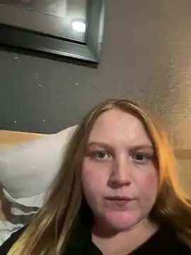 Snapshot of PhatAssBlond chatting on 20, 2, 2025 PhatAssBlond online show from 20, 2, 2025