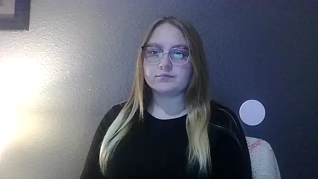 Snapshot of PhatAssBlond chatting on 24, 2, 2025 PhatAssBlond online show from 24, 2, 2025