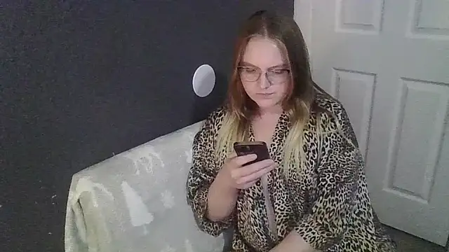 Snapshot of PhatAssBlond chatting on 5, 3, 2025 PhatAssBlond online show from 5, 3, 2025