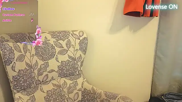 Snapshot of PhatAssBlond chatting on 4, 4, 2026 PhatAssBlond online show from 4, 4, 2026