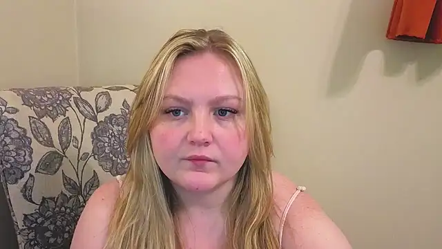 Snapshot of PhatAssBlond chatting on 14, 4, 2026 PhatAssBlond online show from 14, 4, 2026