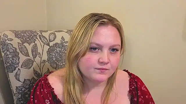 Snapshot of PhatAssBlond chatting on 15, 4, 2026 PhatAssBlond online show from 15, 4, 2026