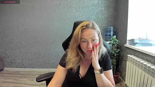 Snapshot of goddeesssssss chatting on 11, 6, 2026 goddeesssssss online show from 11, 6, 2026