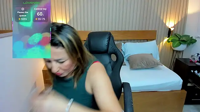 luciana ballesteros  online show from 13, 4, 2026