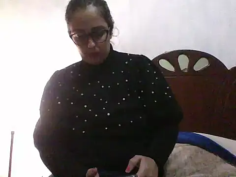 Samanthat33 online show from 5, 1, 2025