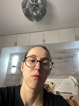 Snapshot of MartiniiSelenna chatting on 4, 6, 2026 MartiniiSelenna online show from 4, 6, 2026