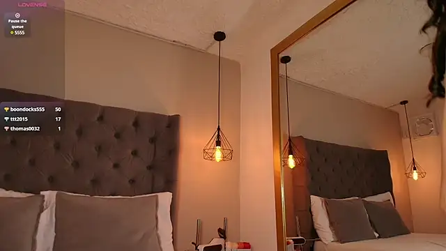 Snapshot of AngelinaRoss_ chatting on 2, 3, 2025 AngelinaRoss online show from 2, 3, 2025