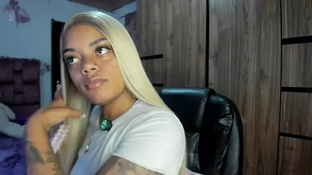 ladyrd1 online show from 18, 4, 2026