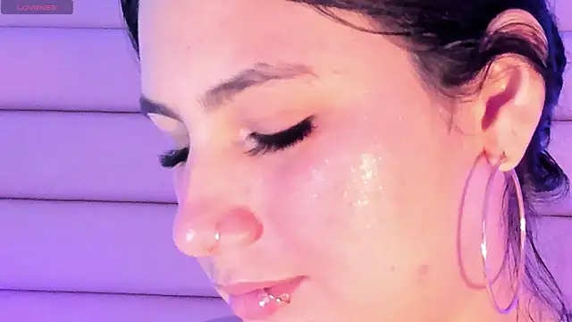 sabrinamilani online show from 8, 3, 2025