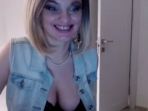 Snapshot of YourSweetJam chatting on 24, 1, 2025 YourSweetJam online show from 24, 1, 2025