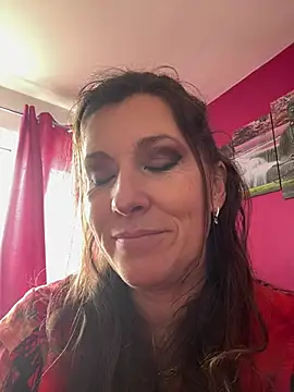 Snapshot of Lwhite1 chatting on 4, 4, 2026 Lwhite1 online show from 4, 4, 2026