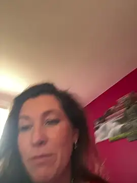 Snapshot of Lwhite1 chatting on 9, 4, 2026 Lwhite1 online show from 9, 4, 2026