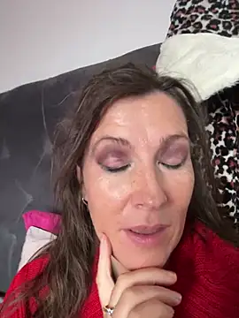 Snapshot of Lwhite1 chatting on 14, 4, 2026 Lwhite1 online show from 14, 4, 2026