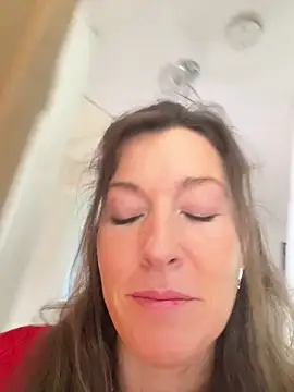 Snapshot of Lwhite1 chatting on 15, 4, 2026 Lwhite1 online show from 15, 4, 2026