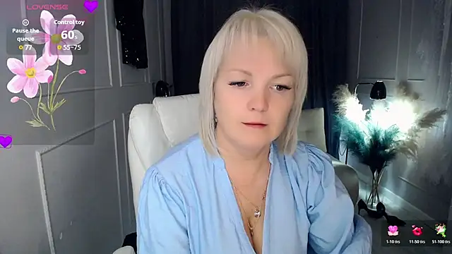 Snapshot of Juarnea chatting on 20, 10, 2025 Juarnea online show from 20, 10, 2025