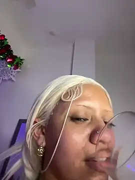 Snapshot of Charlotee_ chatting on 2, 1, 2025 Charlotee online show from 2, 1, 2025