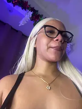 Snapshot of Charlotee_ chatting on 5, 1, 2025 Charlotee online show from 5, 1, 2025