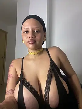 Snapshot of Charlotee_ chatting on 16, 11, 2025 Charlotee online show from 16, 11, 2025