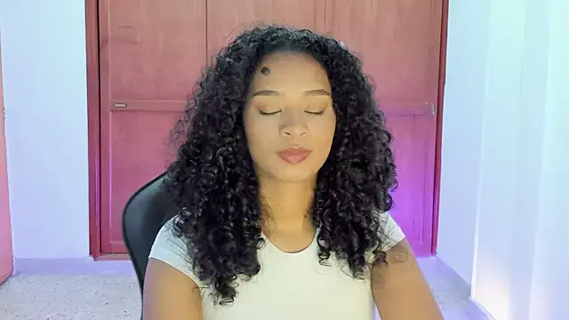Snapshot of avellanatammy chatting on 8, 1, 2025 avellanatammy online show from 8, 1, 2025