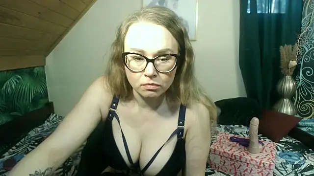 Snapshot of MilfKendra4U chatting on 28, 2, 2026 MilfKendra4U online show from 28, 2, 2026