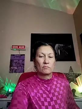 Snapshot of TheDime chatting on 2, 4, 2026 TheDime online show from 2, 4, 2026