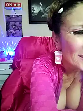 Snapshot of TheDime chatting on 3, 4, 2026 TheDime online show from 3, 4, 2026