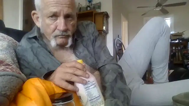 Snapshot of den-rock4u chatting on 24, 11, 2025 den-rock4u online show from 24, 11, 2025