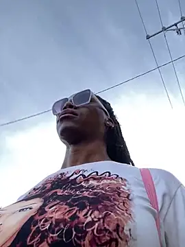 sweetsarabig22cm online show from 8, 3, 2025