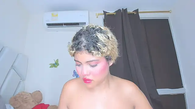 Snapshot of sofiacastillo01 chatting on 19, 4, 2026 sofiacastillo01 online show from 19, 4, 2026