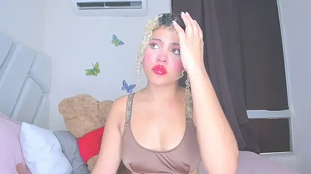Snapshot of sofiacastillo01 chatting on 20, 4, 2026 sofiacastillo01 online show from 20, 4, 2026