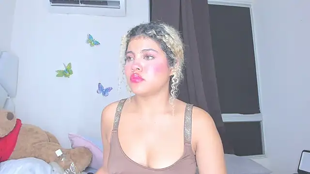 Snapshot of sofiacastillo01 chatting on 21, 4, 2026 sofiacastillo01 online show from 21, 4, 2026
