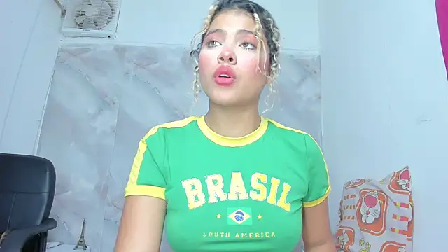 Snapshot of sofiacastillo01 chatting on 16, 5, 2026 sofiacastillo01 online show from 16, 5, 2026